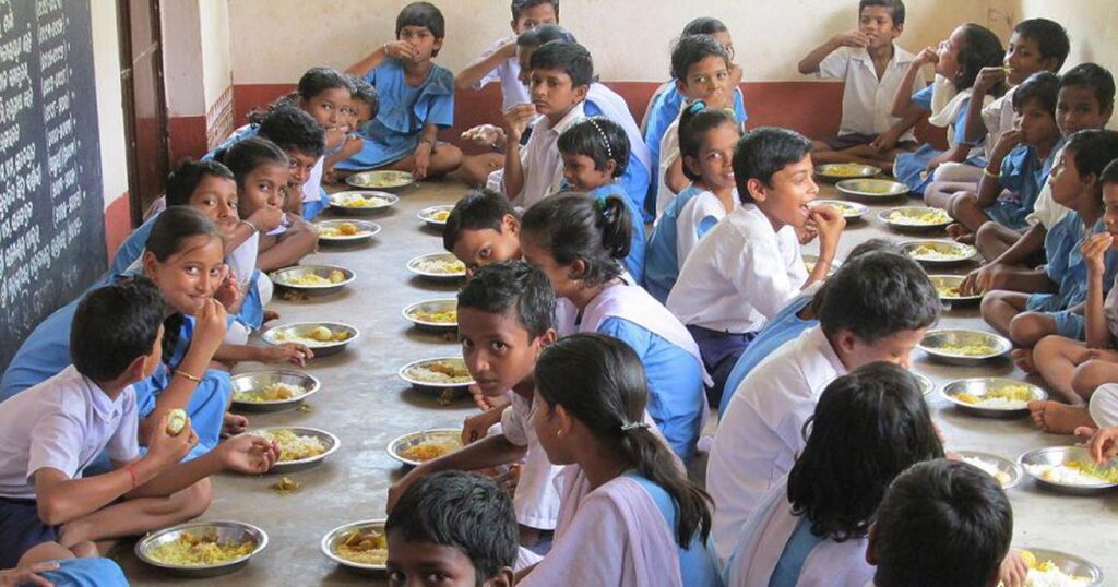 odisha school student taking mid day meal